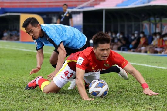 全场比赛结束，勒沃库森2-0赫根，各项赛事取得14连胜！